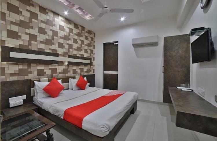 Hotel Green Apple Гандинагар Экстерьер фото