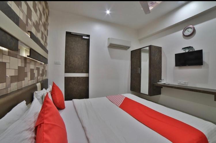 Hotel Green Apple Гандинагар Экстерьер фото