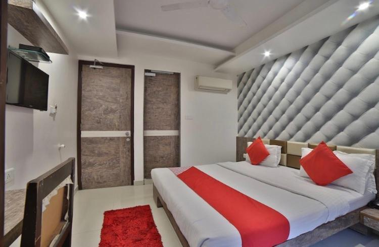 Hotel Green Apple Гандинагар Экстерьер фото